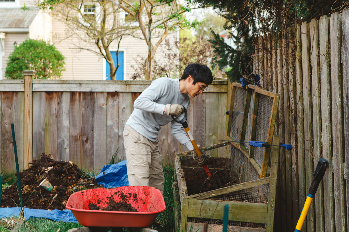 How to Make a Compost Bin: Composting Dos and Don'ts